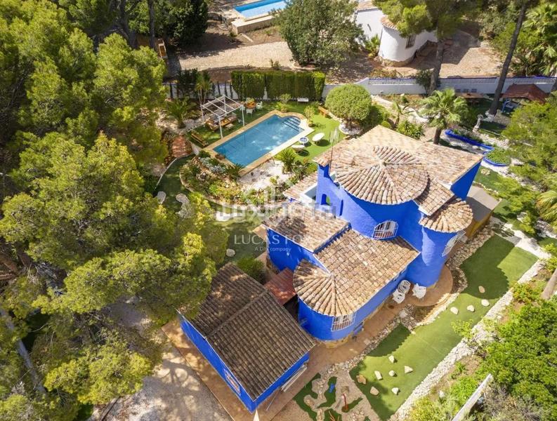 Foto 8da9a7b8-64ae-47f0-bd50-23e517c8e587. Chalet villa con piscina privada en venta en Mascarat Altea