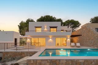 Xalet a Pinar de Advocat-Cometa. Villa de estilo ibicenco en venta en moraira