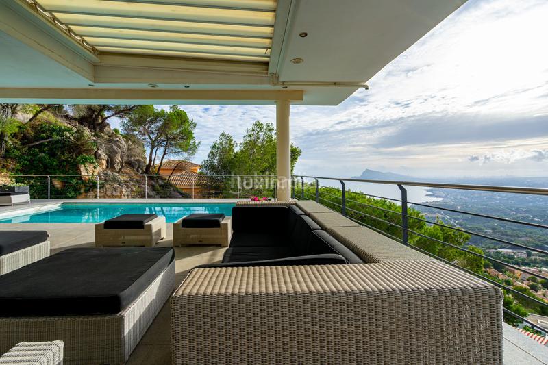 Foto 4b40deae-64b0-40e2-93b2-b09acc75f556. Chalet villa moderna hills con vistas al mar en Altea hills Altea