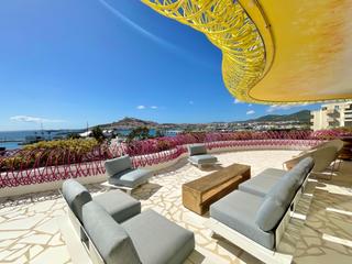 Etagenwohnung in Marina Botafoc-Talamanca. Moderno apartamento en primera línea con impresionantes vistas a