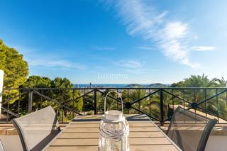 Masia a Golf Bahía. Encantadora casa adosada mediterránea con vistas al mar en golf