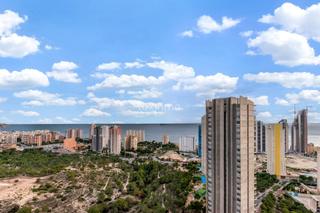 Pis a Via Parque. Apartamento reformado con vistas al mar en benidorm