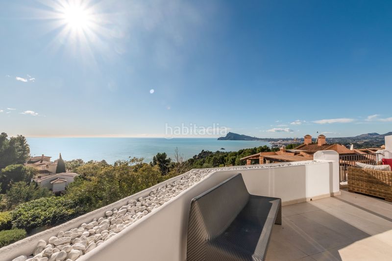 Foto ea3f4374-3c72-4618-a123-bd6e67cd75a4. Casa aparellada amb aparcament piscina a Altea hills Altea