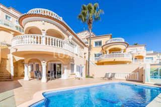 Chalet en Alcassar. Encantadora casa unifamiliar con vistas al mar en poble nou de b