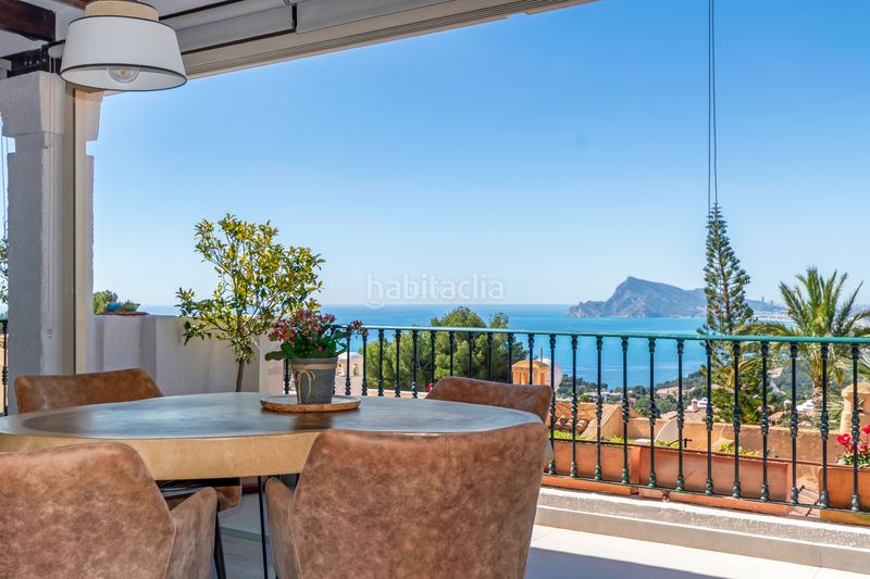 Foto 3106cead-139e-4368-9f92-a39997aa0de7. Casa aparellada amb aparcament piscina a Altea hills Altea