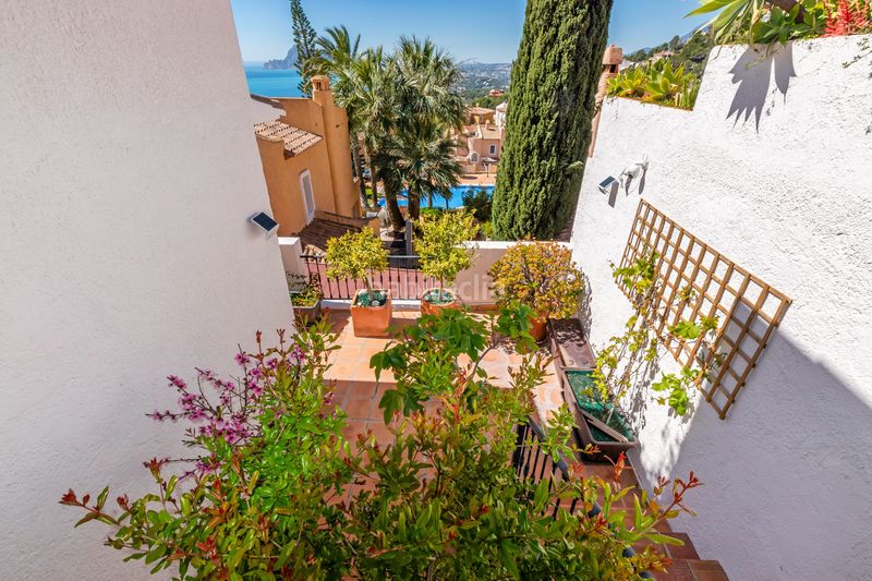 Foto b040bea1-9ed4-4b50-a0b4-4706a7edba2b. Casa aparellada amb aparcament piscina a Altea hills Altea