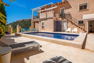 Chalet en Altea Hills. Villa de estilo mediterráneo con piscina privada y vistas al mar