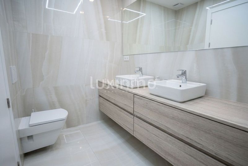 Foto 2e1551c0-2e36-4c84-8395-fb2e5ce6d0eb. Pis amb calefacció piscina a Playa Poniente Benidorm