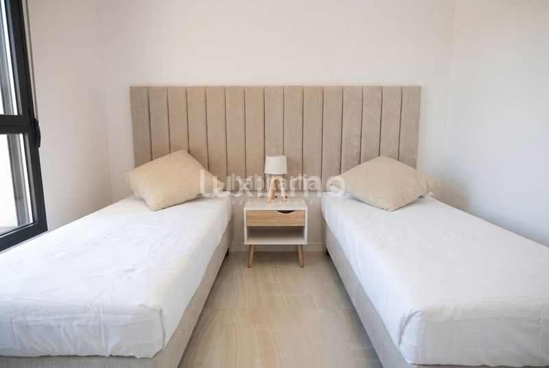 Foto e5cd69a6-eb02-43d2-a09c-62a04d025f40. Pis amb calefacció piscina a Playa Poniente Benidorm