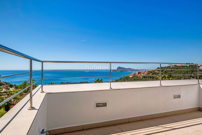 Foto 070d0afa-f4e3-418d-b24a-686098622128. Casa aparellada amb piscina a Altea hills Altea