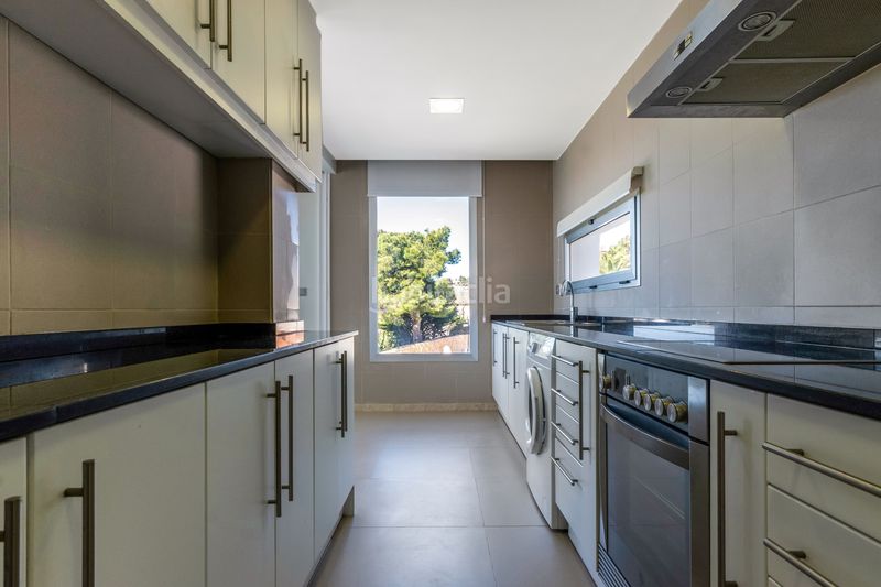 Foto 08cc58c7-ebb5-4959-a715-0162f2891209. Casa aparellada amb piscina a Altea hills Altea