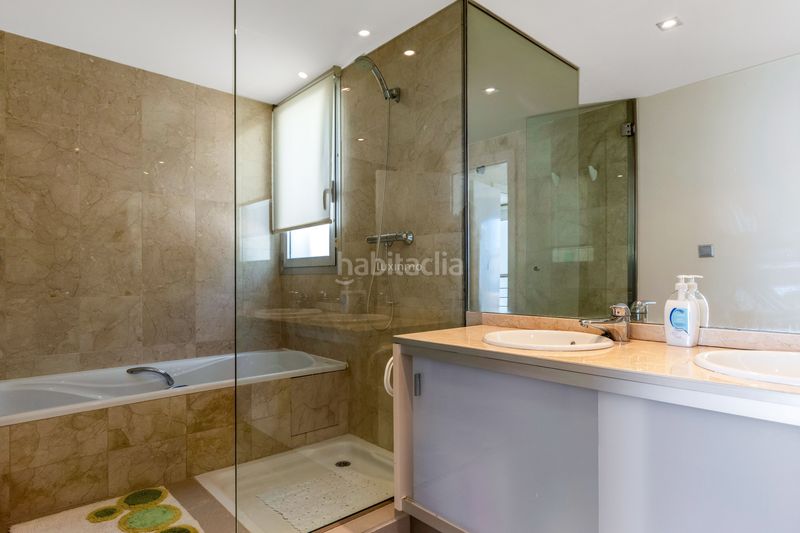 Foto 5de6a4e1-5a69-412e-b248-635ac2091890. Casa aparellada amb piscina a Altea hills Altea