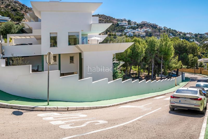 Foto 60c1166a-a9e4-431b-805c-160dbf672683. Casa aparellada amb piscina a Altea hills Altea