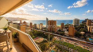 Flat in Playa Poniente. Lujoso apartamento  con vistas al mar en playa de poniente