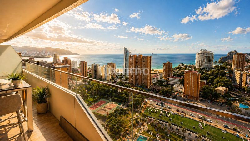 Foto 695a83e3-734a-4356-a9e2-58ef5cc765c2. Pis amb aparcament piscina a Playa Poniente Benidorm