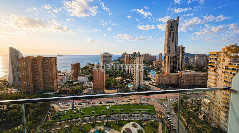 Foto d8a70b4c-a157-4bf7-9175-7db43019ea2f. Pis amb aparcament piscina a Playa Poniente Benidorm