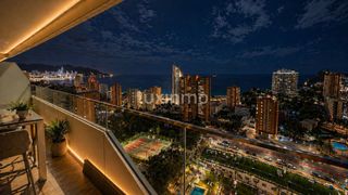 Flat in Playa Poniente. Lujoso apartamento  con vistas al mar en playa de poniente