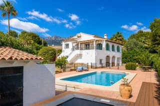 Xalet a L´Olla. Villa mediterránea de 5 dormitorios en motemolar, altea