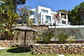 Xalet a Sant Antoni de Portmany. Precioso chalet con impresionantes vistas al mar en cala salada