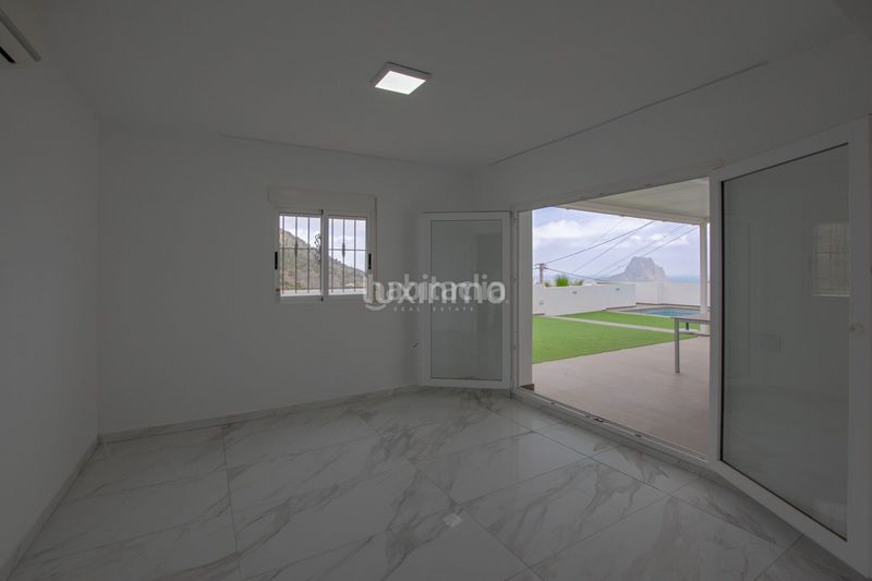 Foto bf01bab0-f319-41f4-b7fa-e8c524b9fc59. Xalet amb piscina a Maryvilla Calp