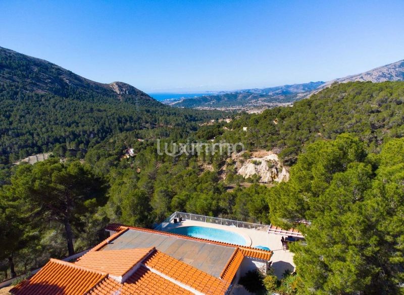 Foto fca895e5-6f68-4abc-9929-caf4ef65f534. Xalet amb calefacció aparcament piscina a Finestrat pueblo Finestrat