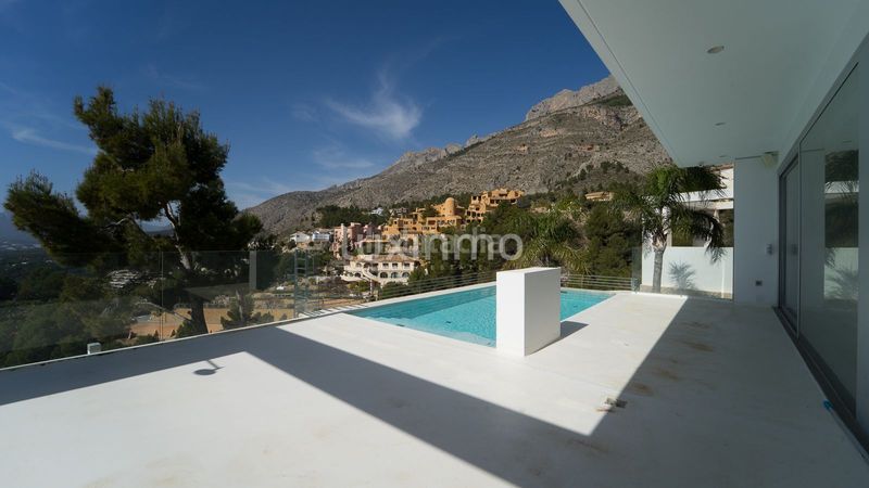 Foto 3bd84128-ca58-4ebd-95fd-c8f7b991f344. Xalet amb calefacció piscina a Altea la vella Altea