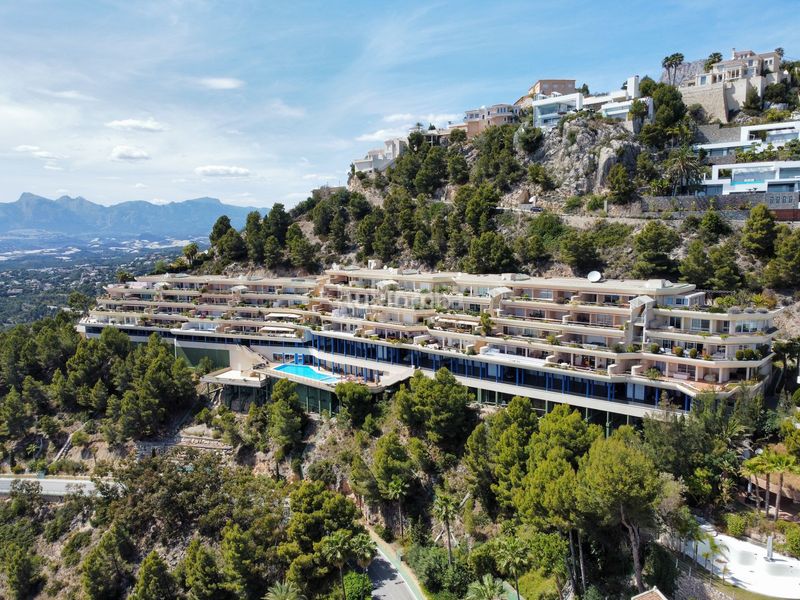 Foto 9d89cae5-4f85-4d8b-9b58-6a88bec7f90e. Àtic amb piscina a Altea hills Altea