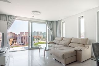 Pis a Cala Finestrat. Apartamento moderno con vistas al mar y terraza en cala finestra
