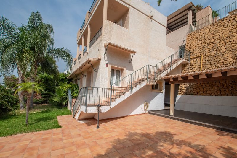 Foto 70fc6e41-1fe1-4f25-9c8a-78e9ddbf0251. Casa aparellada amb piscina a Altea hills Altea