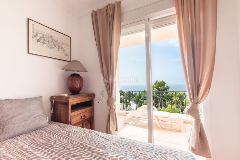 Foto ae7a12c6-b87a-48b4-8e05-153cf1064687. Casa aparellada amb piscina a Altea hills Altea