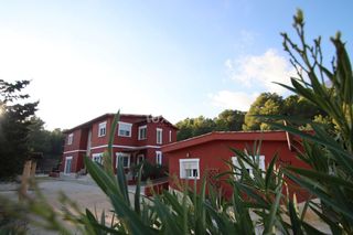 Xalet a Finestrat Pueblo. Se vende una finca y dos cabañas de madera en finestrat
