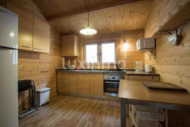 Foto 0a41530d-01c5-486d-84b7-58cc3f05826b. Chalet se vende una finca y dos cabañas de madera en Finestrat
