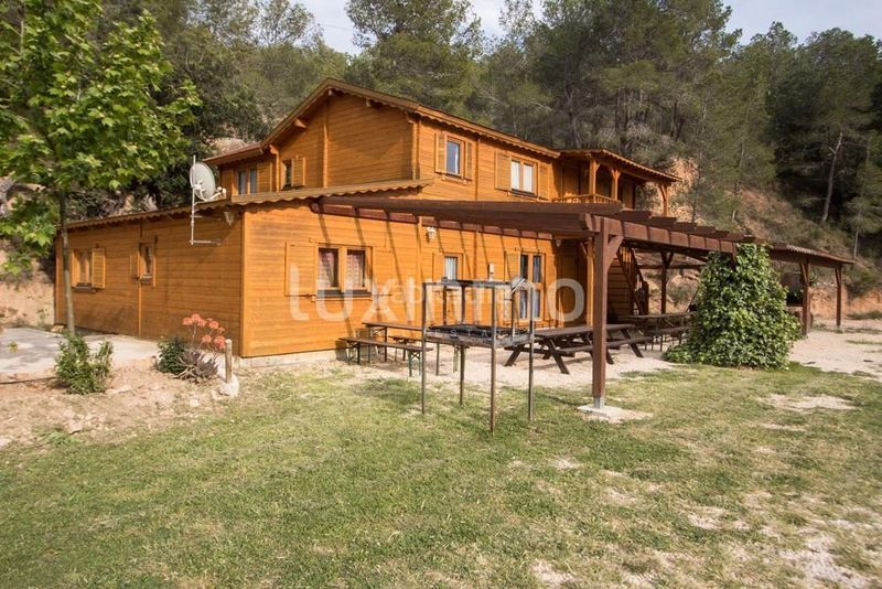 Foto 42649902-224b-4bb6-9493-db26aa08beeb. Chalet se vende una finca y dos cabañas de madera en Finestrat