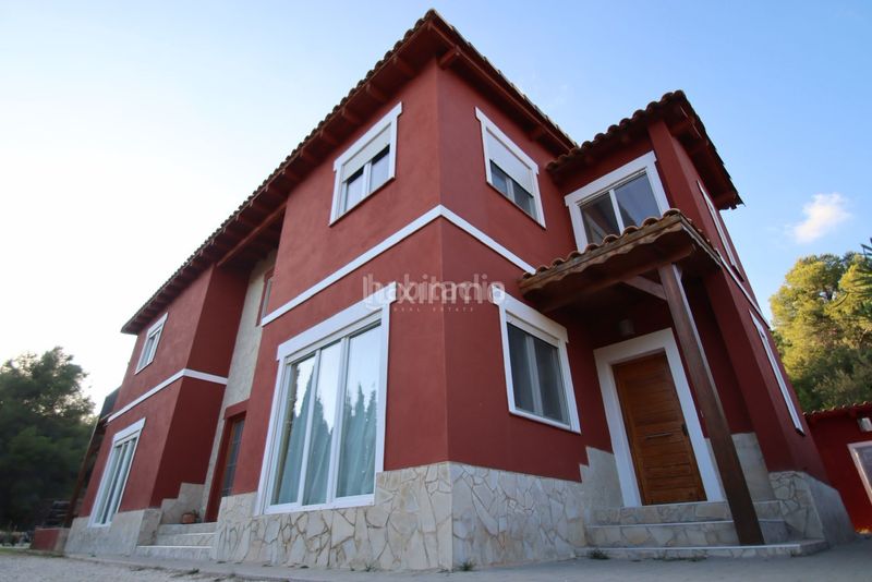 Foto 55257a16-2278-4ac8-9ac6-7e11fcc9a903. Chalet se vende una finca y dos cabañas de madera en Finestrat