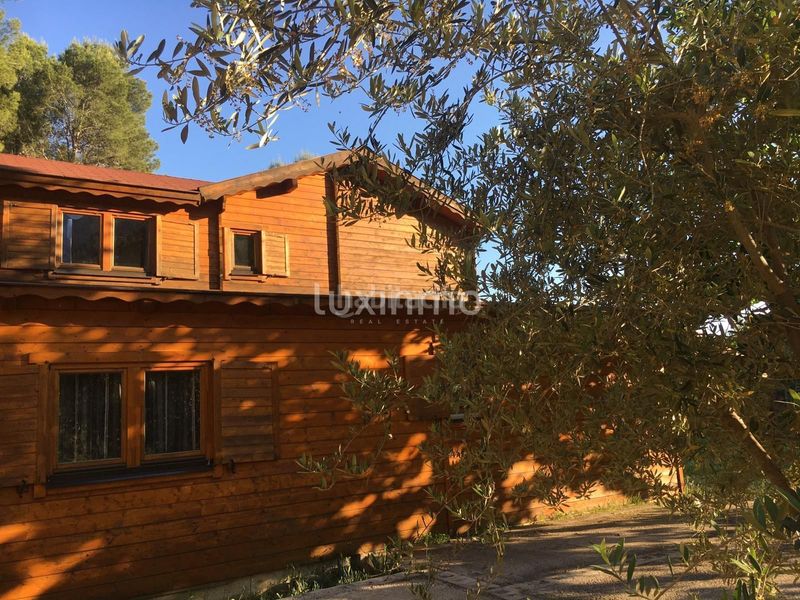 Foto 73740c62-7851-4f49-9195-0509073037d0. Chalet se vende una finca y dos cabañas de madera en Finestrat