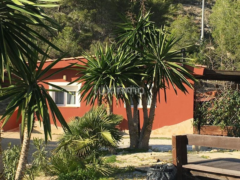 Foto 78dba636-b316-44de-9ec1-a4d608e258b9. Chalet se vende una finca y dos cabañas de madera en Finestrat