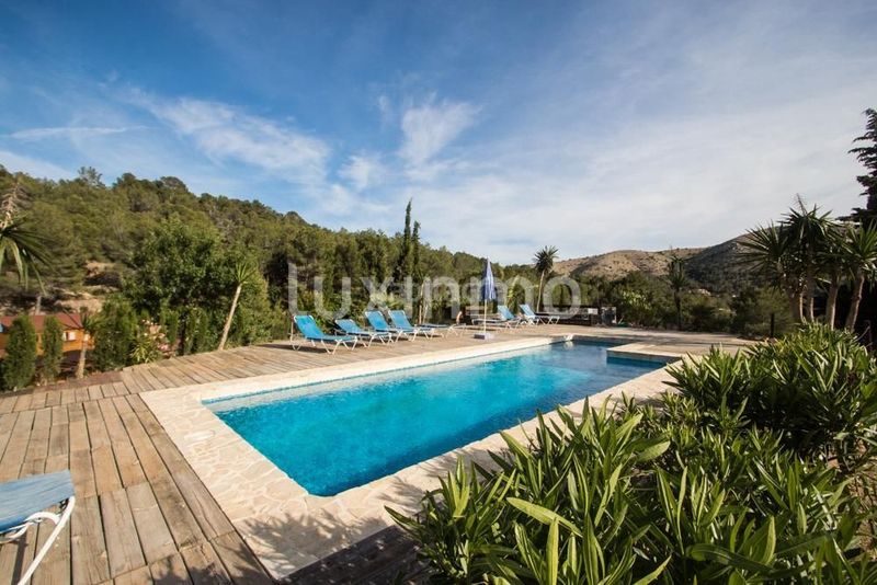 Foto 95164262-6a8b-49be-8c0d-404eabb6d16d. Chalet se vende una finca y dos cabañas de madera en Finestrat