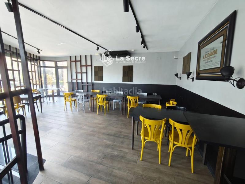Foto c58c75fe-69e6-4331-a1f1-d30f98410927. Local comercial oportunitat dinversió! local comercial amb rendibilitat en Martorell