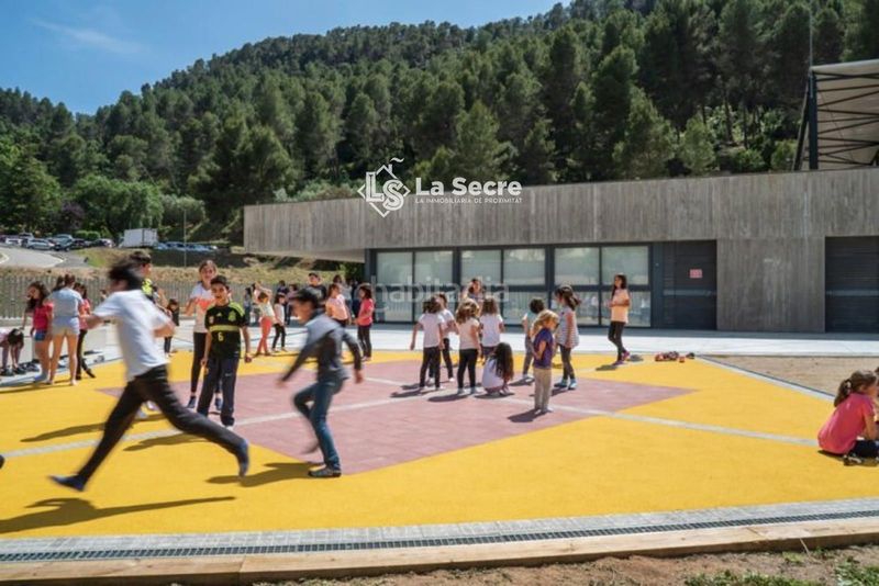 Foto 3b0ae1ae-14e1-4564-9584-a35b0543d053. Dúplex amb calefacció aparcament a Castellví de Rosanes