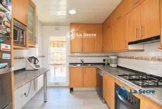 Appartement  Josep pla. Pis de 3 habitacions a la rambla de les bòbiles