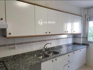 Lloguer Pis  Obliqua. Piso 3 habitaciones con parking y balcón en c obliqua