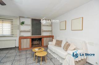 Maison  Salvador dali. Casa 5 habitacions  gran terreny per piscina i hort a sant estev