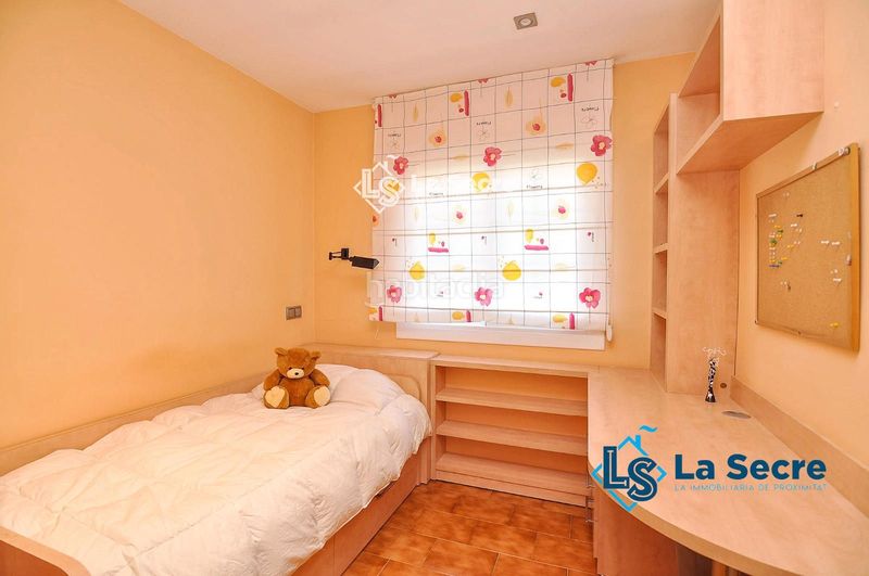 Foto a643f917-d506-44c1-8f46-7571d8f2d431. Casa adossada amb calefacció aparcament a Gelida
