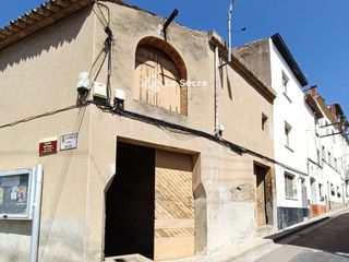 Casa  Del bosch. Casa amb pati i possibilitat de dividir en dos habitatges a torr