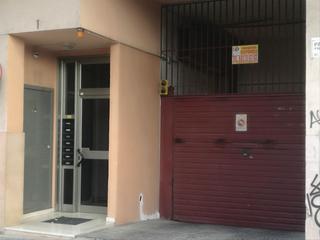 Aparcament cotxe  Carrer de rossell. Parking en alquiler