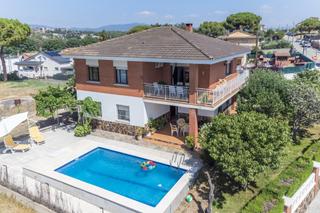 Casa a Calle de portvendres 15. Fantastica casa en venta  urb. can lledo