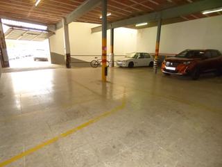 Parking voiture à Malgrat de Mar. Garaje con derecho a vuelo