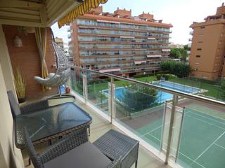 Pis a Santa Susanna. Espacioso piso en santa susanna con piscina y parking