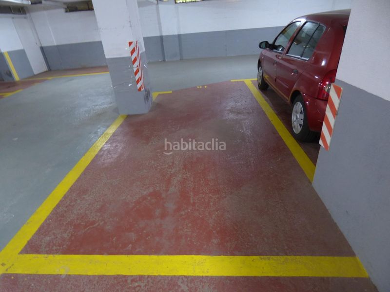 Foto bbf650c2-a940-4eab-9b79-5e04856ac980. Aparcament cotxe a Malgrat de Mar