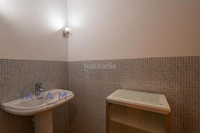 Foto ced25cc0-7b9a-40e7-8ec8-609e10a8a240. Casa adossada amb aparcament a Santa Susanna
